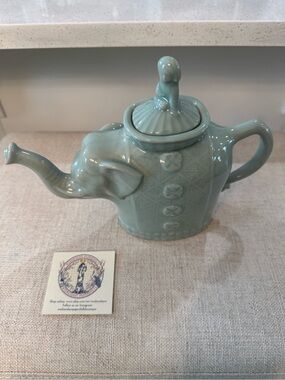 Vintage Chinese Celadon Glazed Elephant Teapot with Rider Lid 28 oz.